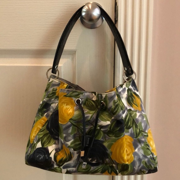 Beautiful Kate Spade bag flower pattern - Picture 1 of 12